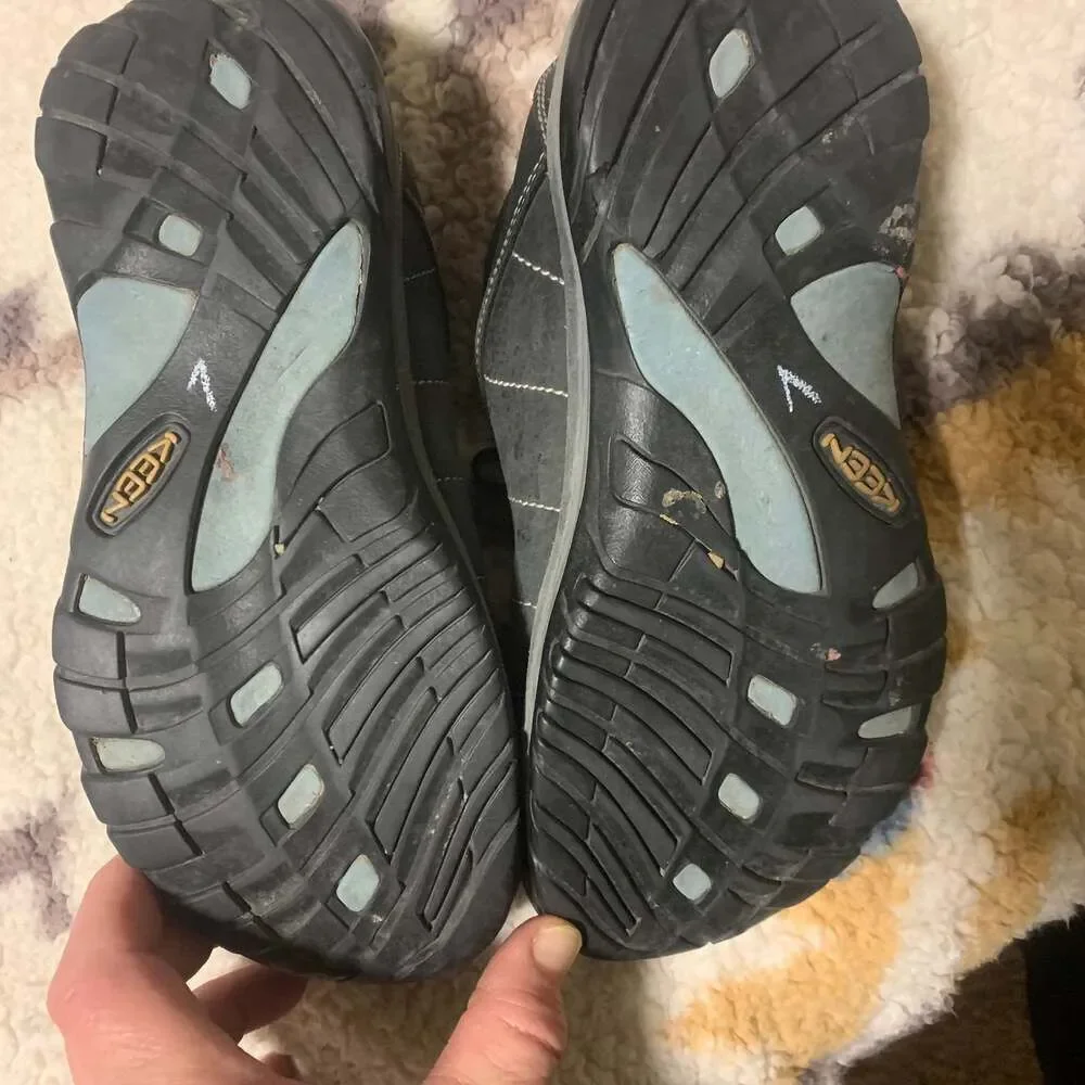Keen Black Leather Walking Shoes, Size 8.5W- Contrast Stitching